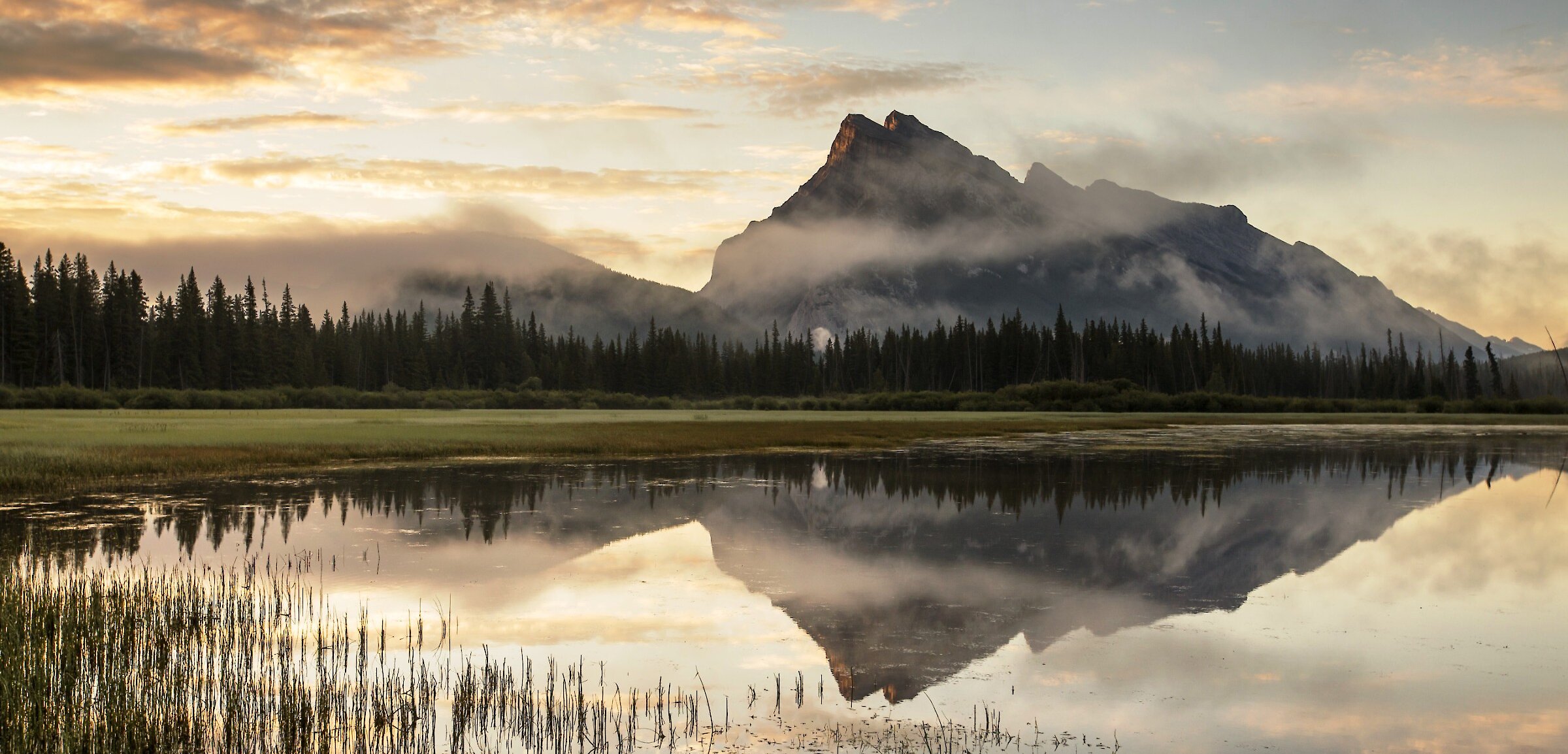 Stunning views of Mount Rundle and Vermilian Lakes