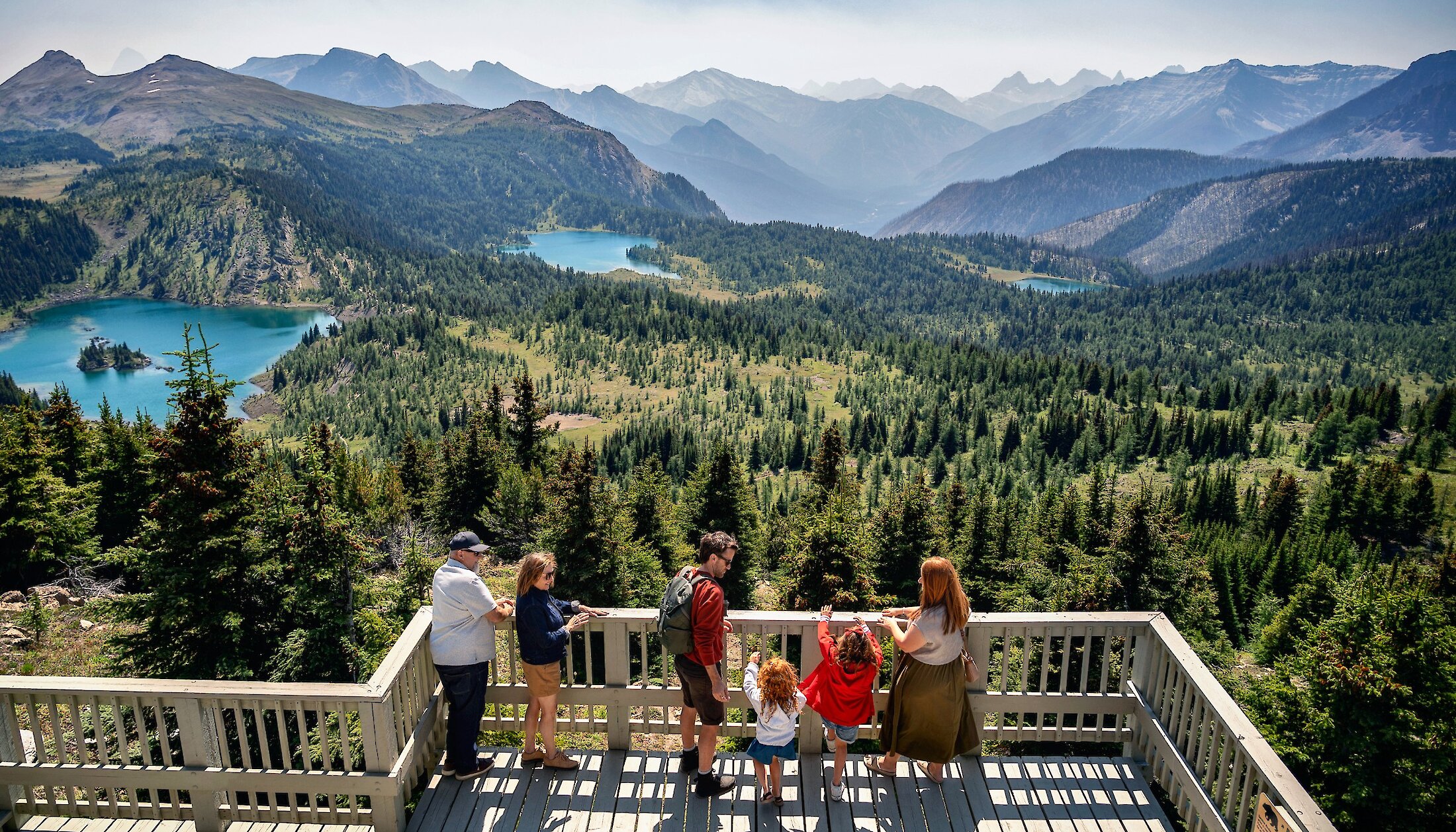 A family admiring the view over Standish Viewpoint at Sunshine Village