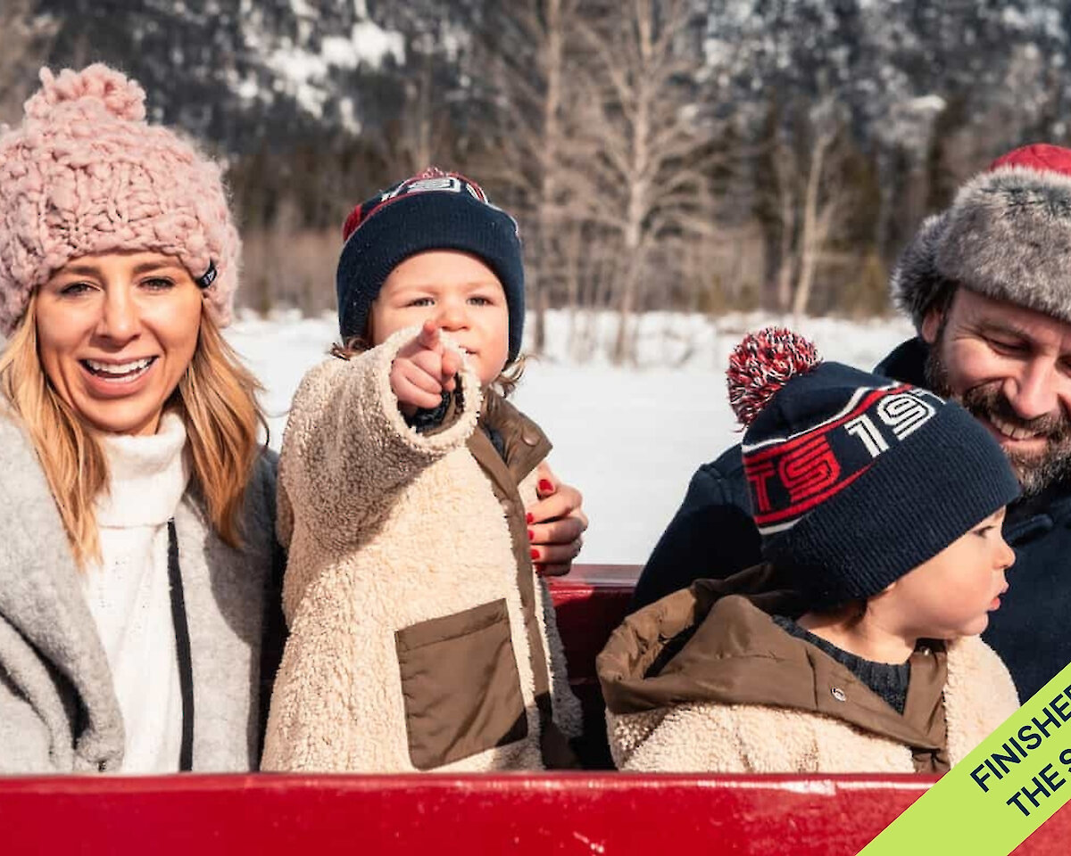 Family enjoying a Sleigh ride in Banff